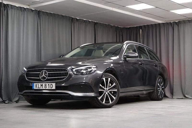 Grå Begagnad 2021 Mercedes E300 Avantgarde Kombi | 389 000 kr (Marknadspris) - Bild 1/4