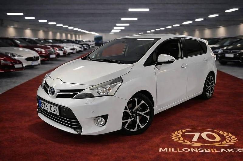 Begagnad Toyota Verso 150 HK (110 kW) 2013 Vit Minibuss