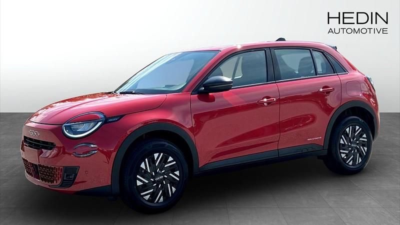 Röd (red) Ny 2025 Fiat 600 Lounge SUV | 350 800 kr (Dyr) - Bild 1/4