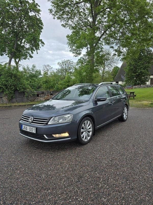 Grå Begagnad 2012 VW Passat Kombi | 55 000 kr (Superpris) - Bild 1/4