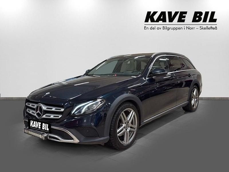 Mörkgrön Begagnad 2018 Mercedes E220 Kombi | 269 900 kr (Marknadspris) - Bild 1/4