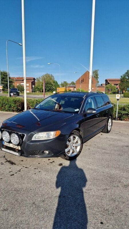 Grå Begagnad 2010 Volvo V70 Momentum Kombi | 39 000 kr (Bra pris) - Bild 1/4