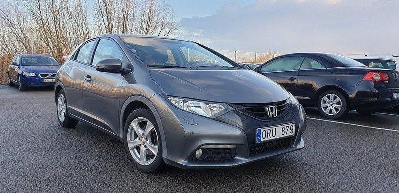 Begagnad Honda Civic 142 HK (104 kW) 2013 Ljusgrå Halvkombi