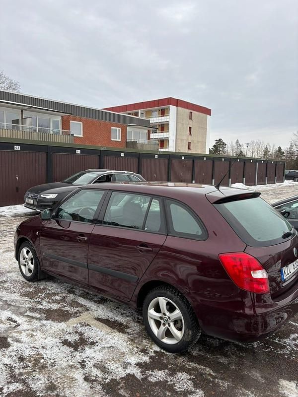 Begagnad Skoda Fabia 90 HK (66 kW) 2011 Kombi