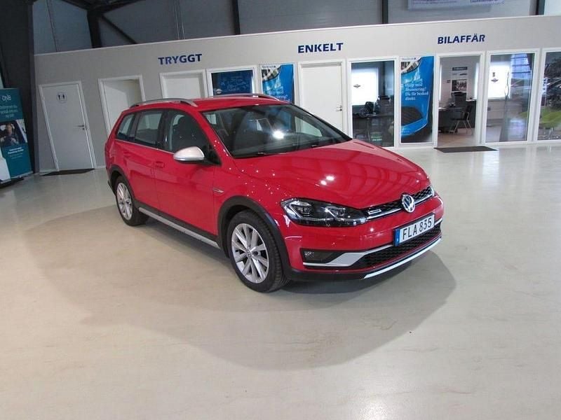 Begagnad VW Golf Alltrack 184 HK (135 kW) 2018 Röd Kombi