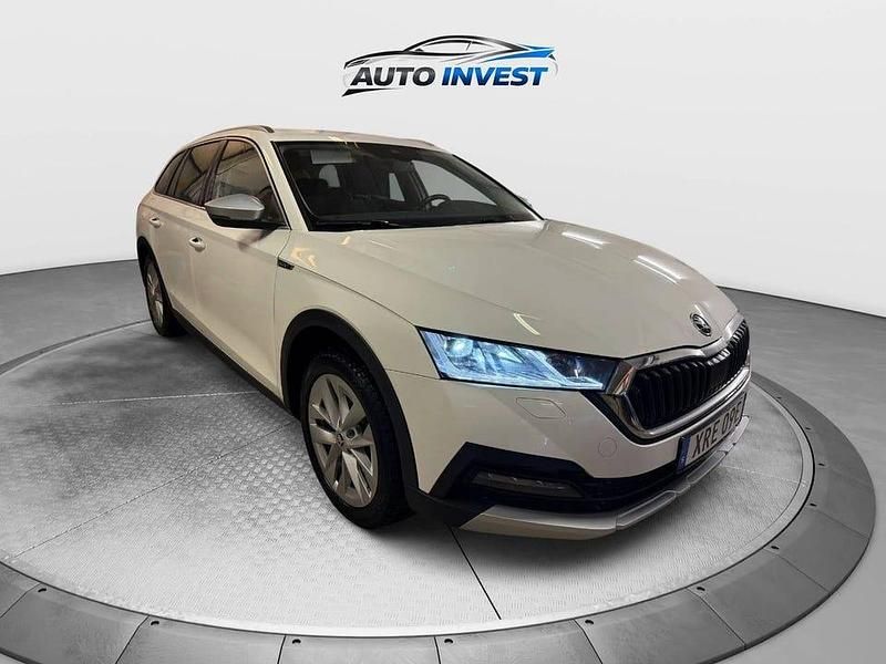 Begagnad Skoda Octavia Scout 200 HK (147 kW) 2023 Vit Kombi