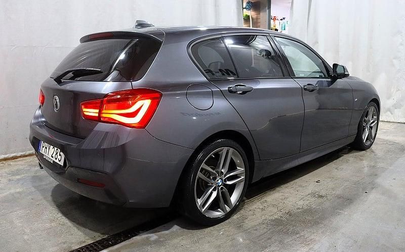 Begagnad BMW 118 M Sport 150 HK (110 kW) 2017 Grå (mineralgrå metallic) Halvkombi