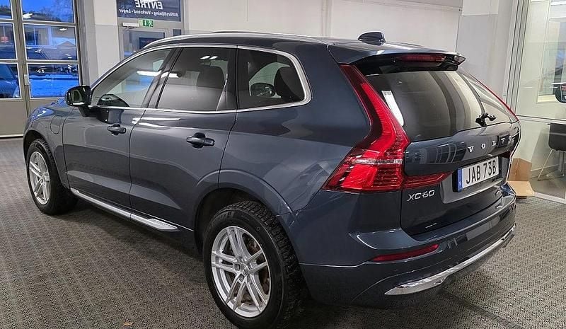 Begagnad Volvo XC60 Core 350 HK (257 kW) 2022 Mörkblå SUV