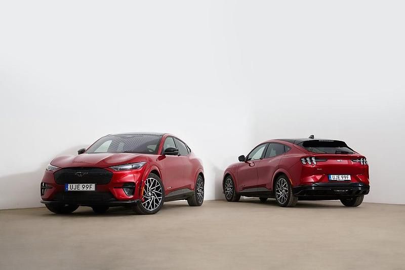 Röd Begagnad 2023 Ford Mustang Mach-E GT S SUV | 499 000 kr - Bild 1/4