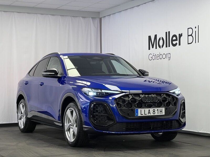 Blå (ultrablå metallic) Ny 2025 Audi Q5 Sportback Design SUV | 778 500 kr (Dyr) - Bild 1/4