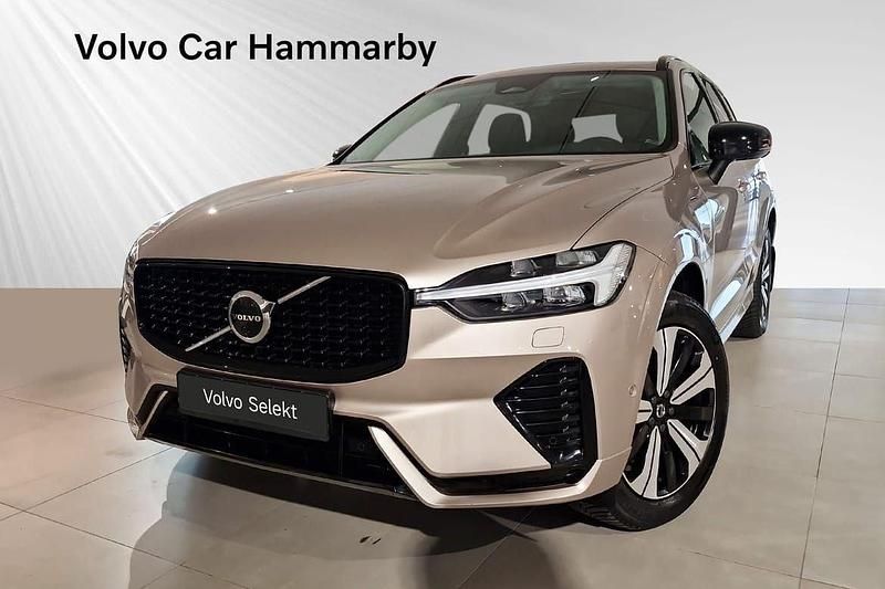Ljusgrå (grå) Begagnad 2023 Volvo XC60 Plus SUV | 559 000 kr (Lite dyr) - Bild 1/3
