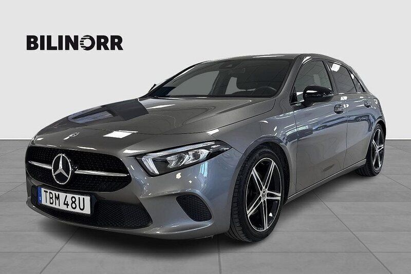 Mörkgrå Begagnad 2019 Mercedes A180 Halvkombi | 229 900 kr (Marknadspris) - Bild 1/4