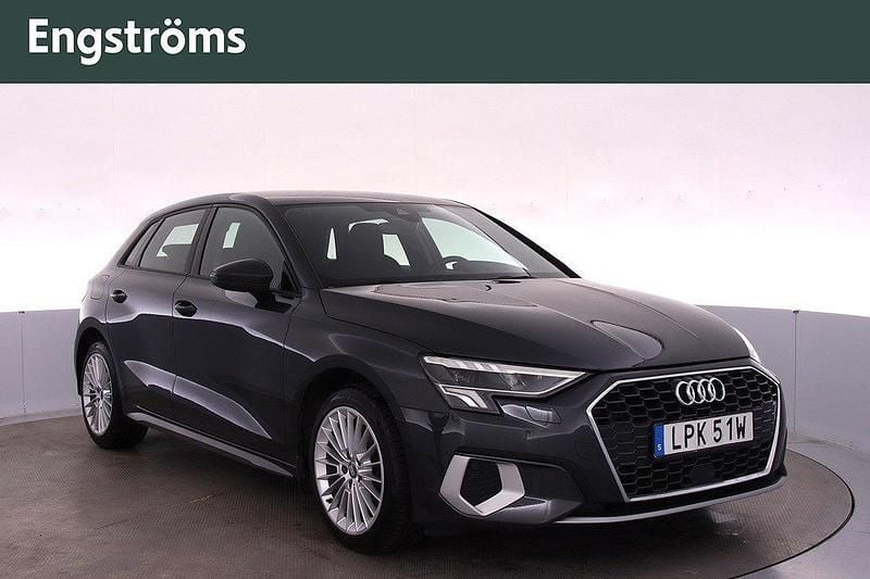 Grå (manhattangrå metallic) Begagnad 2020 Audi A3 Sportback Proline Halvkombi | 229 000 kr (Marknadspris) - Bild 1/4