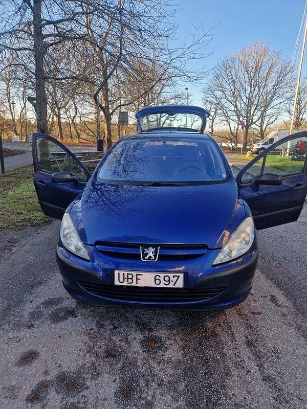 Blå Begagnad 2003 Peugeot 307 Halvkombi | 15 900 kr (Bra pris) - Bild 1/4