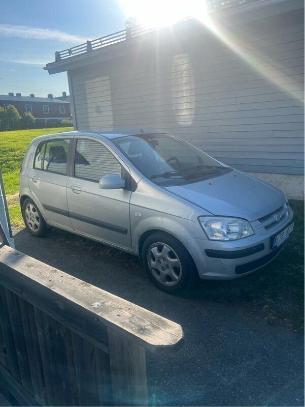 Silver Begagnad 2004 Hyundai Getz Halvkombi | 13 500 kr (Bra pris) - Bild 1/4