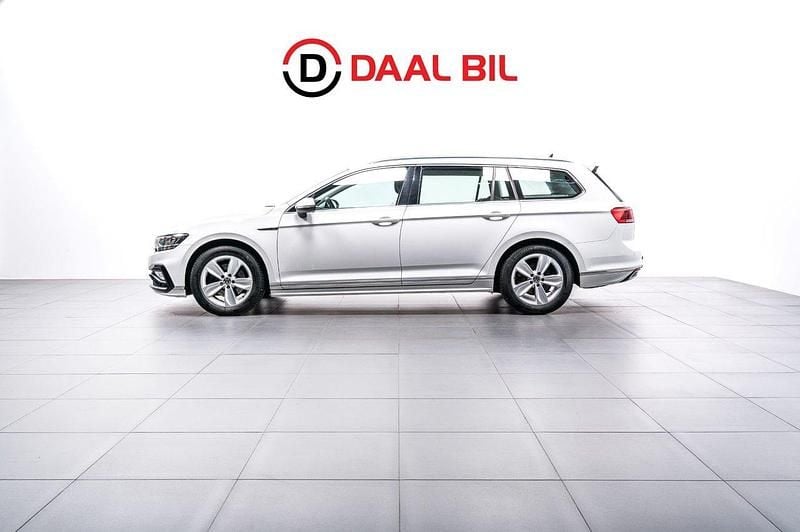 Vit Begagnad 2021 VW Passat R-line Kombi | 219 700 kr (Superpris) - Bild 1/4