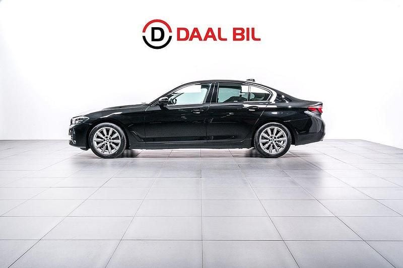 Svart Begagnad 2020 BMW 520 Sedan | 324 700 kr (Superpris) - Bild 1/4