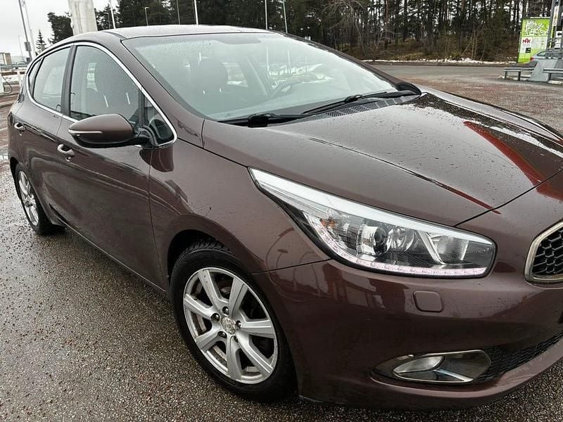 Begagnad Kia Ceed 128 HK (94 kW) 2013 Halvkombi