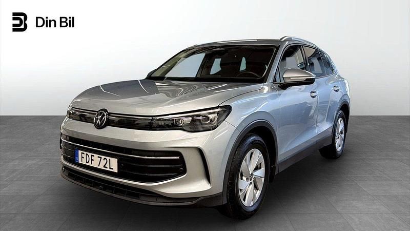 Silver Begagnad 2024 VW Tiguan Life SUV | 379 900 kr (Lite dyr) - Bild 1/4