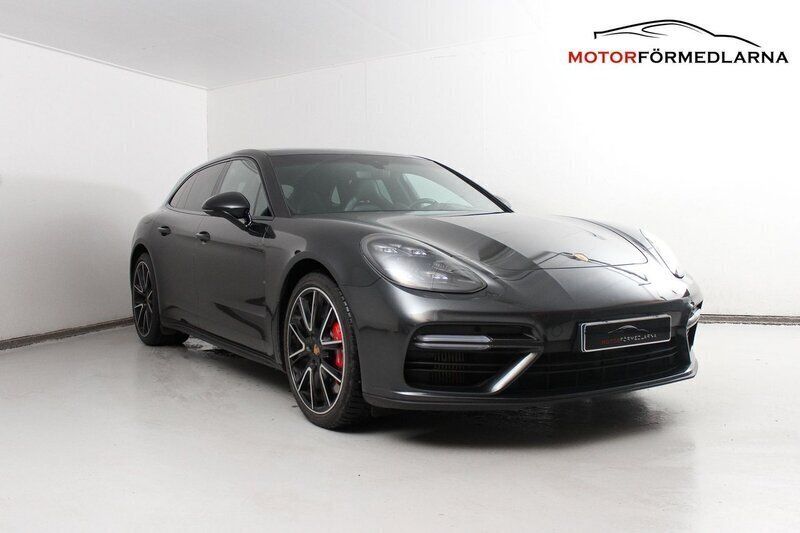 Grå Begagnad 2019 Porsche Panamera Turbo Sport Turismo Sedan | 829 000 kr (Superpris) - Bild 1/4