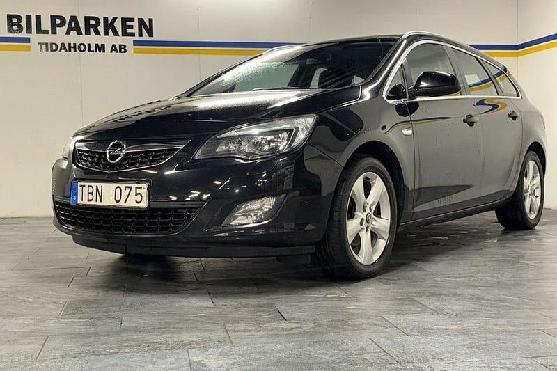 Svart Begagnad 2012 Opel Astra Kombi | 59 900 kr (Lite dyr) - Bild 1/4
