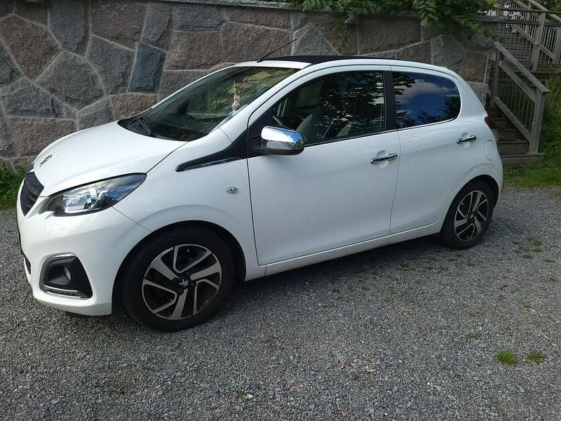 Vit Begagnad 2016 Peugeot 108 Halvkombi | 79 000 kr (Lite dyr) - Bild 1/4