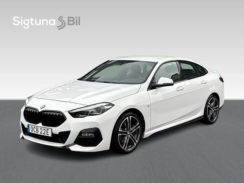 Vit Begagnad 2021 BMW 218 M Sport Sportkupé | 279 900 kr (Marknadspris) - Bild 1/3