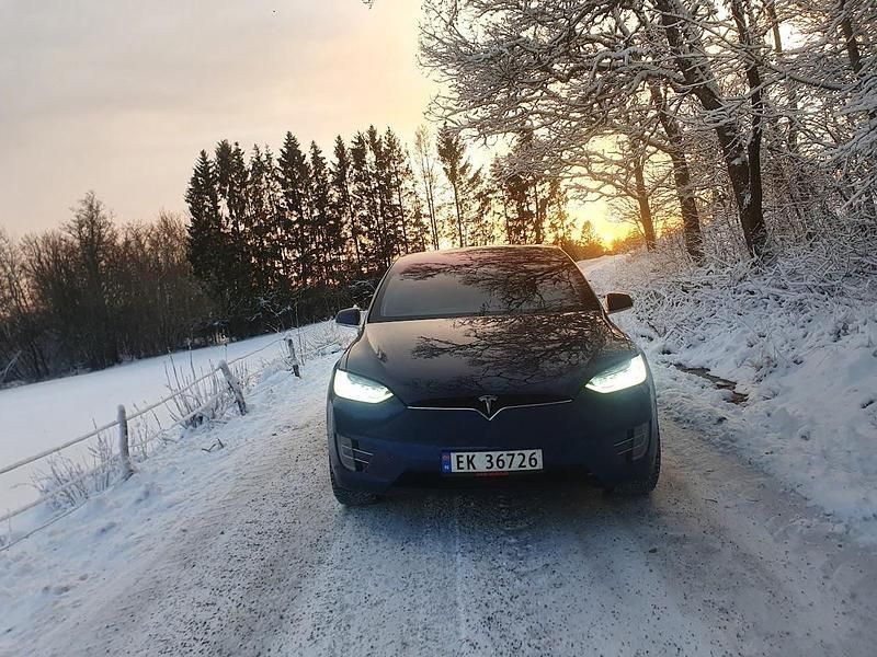 Begagnad 2017 Tesla Model X SUV | 339 900 kr - Bild 1/4