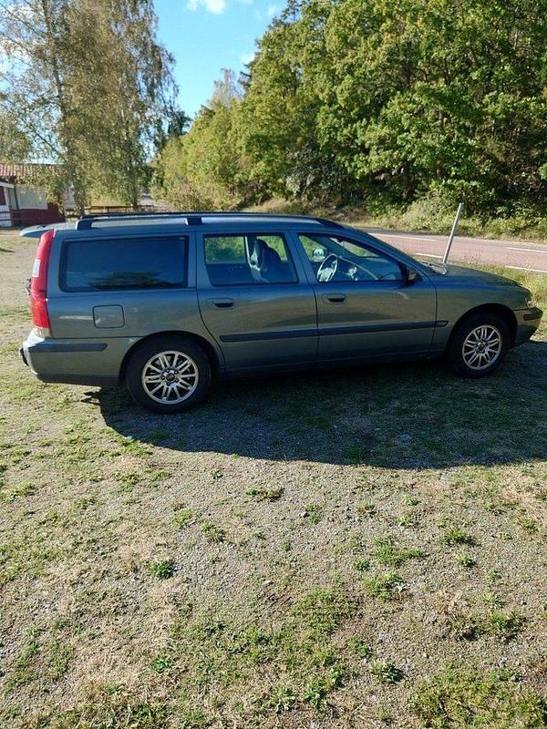 Grön Begagnad 2004 Volvo V70 Kombi | 12 000 kr (Superpris) - Bild 1/4