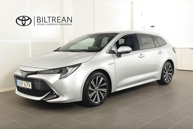 Silver (silver metallic) Begagnad 2021 Toyota Corolla Style Kombi | 214 900 kr (Marknadspris) - Bild 1/4