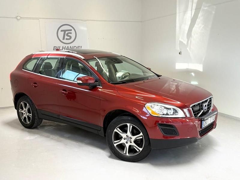 Röd Begagnad 2013 Volvo XC60 SUV | 146 500 kr (Marknadspris) - Bild 1/4