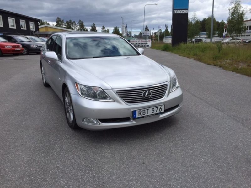 Begagnad Lexus LS460 381 HK (280 kW) 2007 Silver Sedan