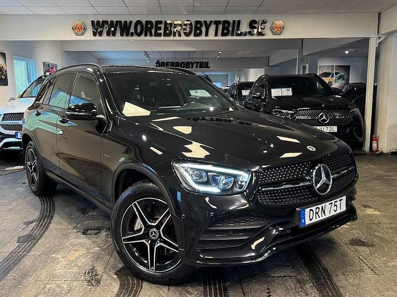 Begagnad Mercedes GLC300e AMG 306 HK (225 kW) 2021 Svart SUV