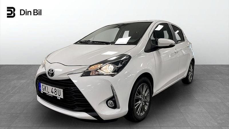 Vit Begagnad 2018 Toyota Yaris Multidrive S Halvkombi | 159 000 kr (Marknadspris) - Bild 1/4