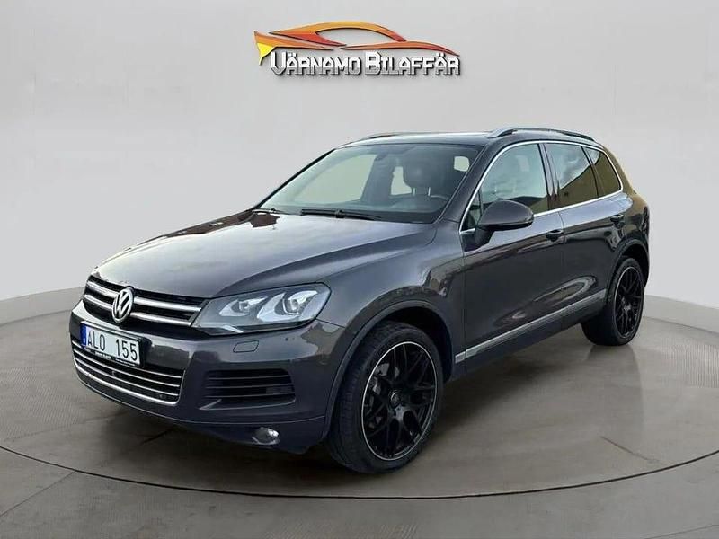 Mörkbrun (brun) Begagnad 2011 VW Touareg SUV | 119 900 kr (Marknadspris) - Bild 1/4