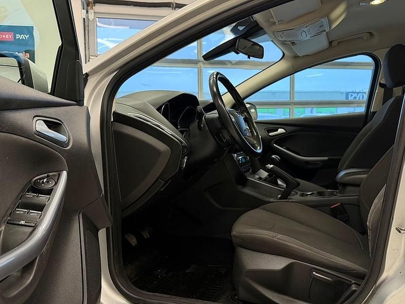 Begagnad Ford Focus Titanium 101 HK (74 kW) 2013 Grå Kombi