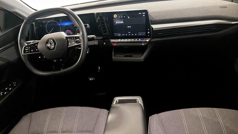 Begagnad Renault Megane E-Tech Equilibre 96 kW (131 HK) 2022 Glaciär vit Halvkombi