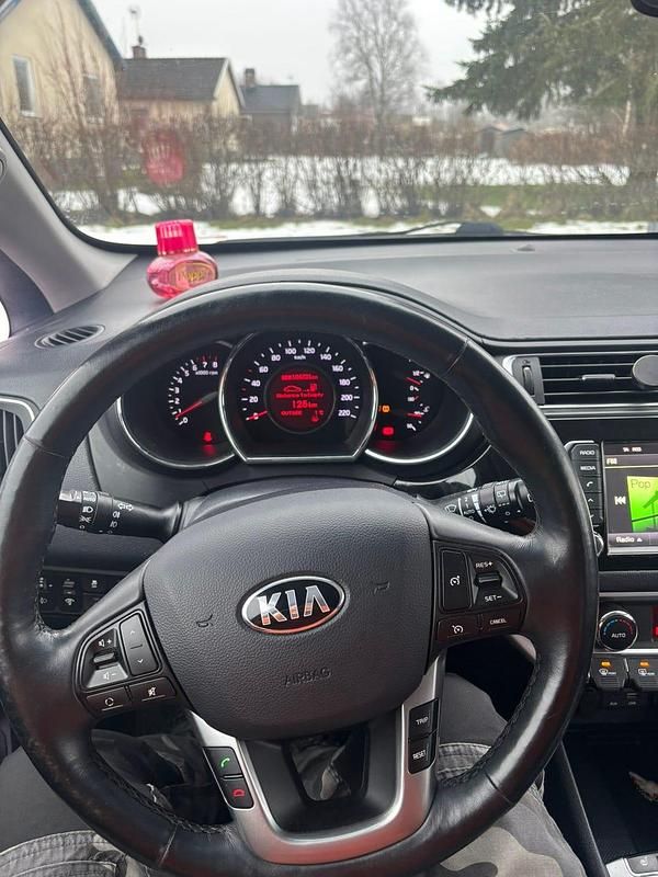 Begagnad Kia Rio 84 HK (61 kW) 2016 Halvkombi