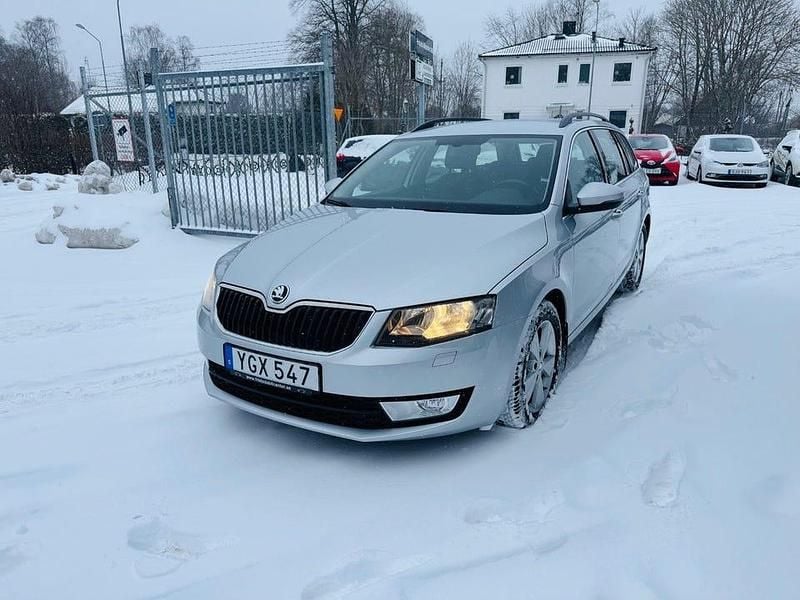Begagnad Skoda Octavia Ambition 110 HK (80 kW) 2016 Silver Kombi