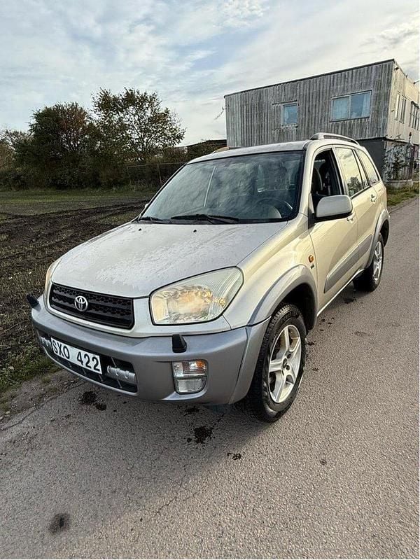 Gul Begagnad 2001 Toyota RAV4 SUV | 23 000 kr (Superpris) - Bild 1/4