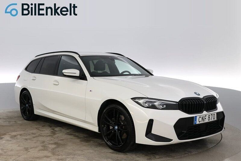 Vit Begagnad 2023 BMW 330e M Sport Kombi | 459 900 kr - Bild 1/4