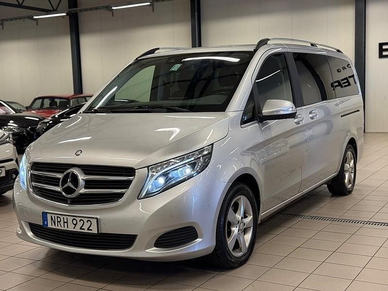 Begagnad Mercedes V220 Avantgarde 163 HK (119 kW) 2015 Silver Minibuss