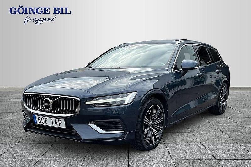 Mörkblå Begagnad 2022 Volvo V60 Kombi | 359 000 kr (Marknadspris) - Bild 1/3