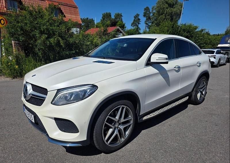 Vit Begagnad 2015 Mercedes GLE350 AMG line Sportkupé | 319 000 kr (Lite dyr) - Bild 1/4