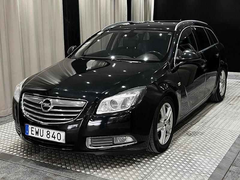 Svart Begagnad 2012 Opel Insignia Kombi | 79 900 kr (Marknadspris) - Bild 1/1