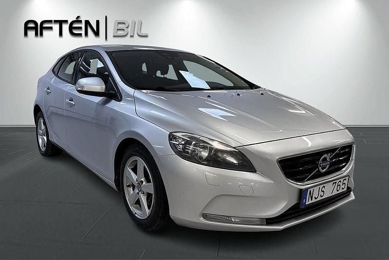 Begagnad Volvo V40 Kinetic 116 HK (85 kW) 2013 Silver Halvkombi