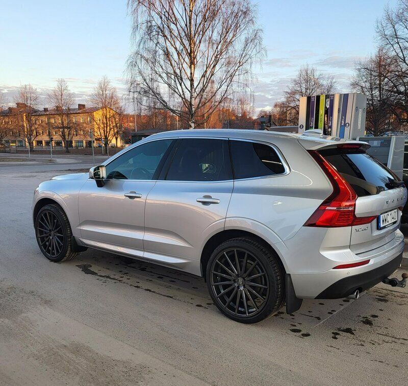 Silver Begagnad 2019 Volvo XC60 Momentum SUV | 299 000 kr (Superpris) - Bild 1/4