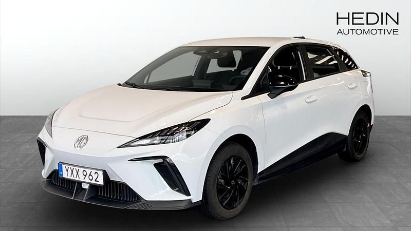 Vit (white) Begagnad 2023 MG MG4 EV Halvkombi | 279 900 kr (Dyr) - Bild 1/2