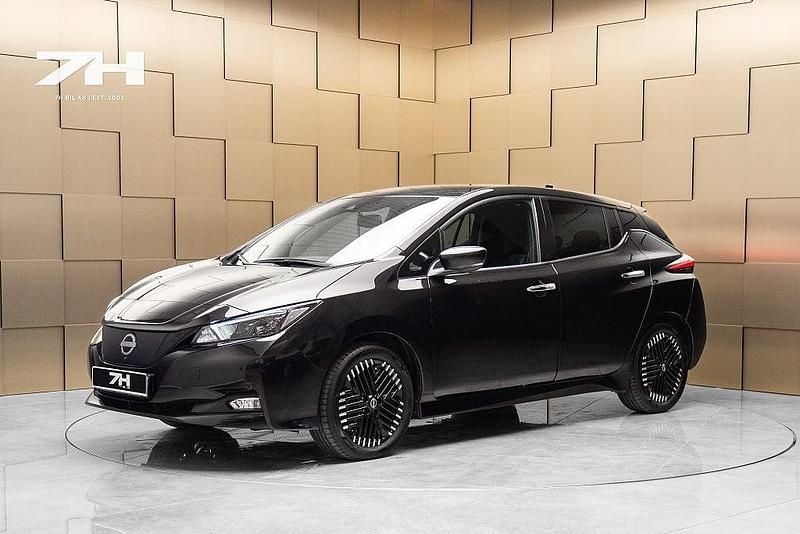 Begagnad Nissan Leaf 360º 110 kW (150 HK) 2022 Svart Halvkombi