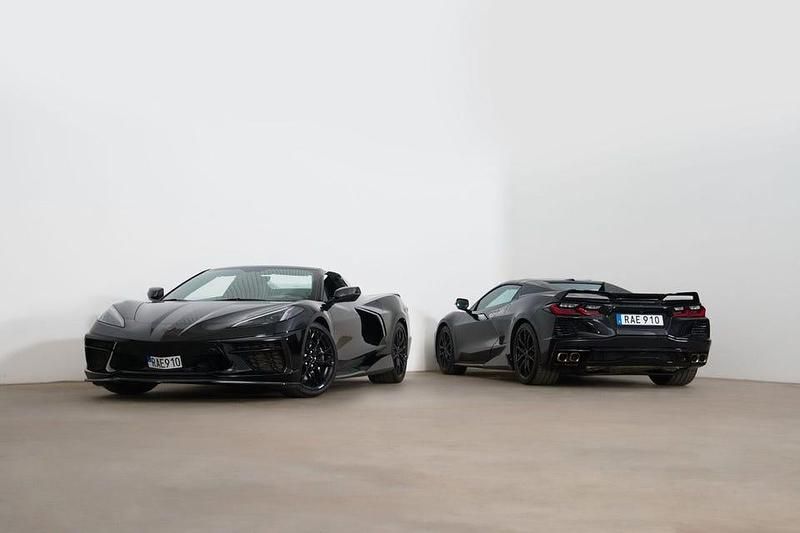 Svart Begagnad 2023 Chevrolet Corvette Stingray LT Cab | 1 199 000 kr (Marknadspris) - Bild 1/4